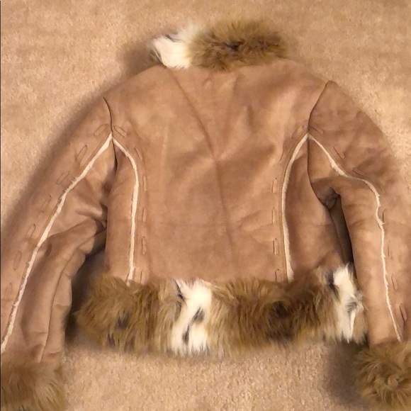 Girl 5/6 The Children’s Place fur trimmed jacket t - Picture 6 of 6